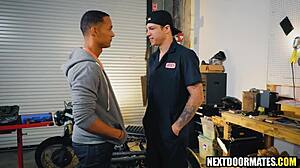 Repairman gives client special anal service