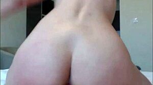 Cam star takes a hardcore pussyfucking 😏