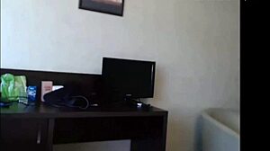 Cam star takes a hardcore pussyfucking 😏