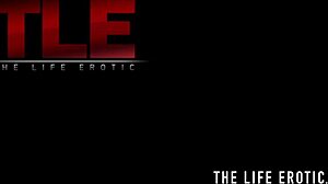 Hot body builder masturbates to a hard orgasm!