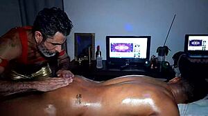 Que boy tão gostoso, massaged his big ass before bareback