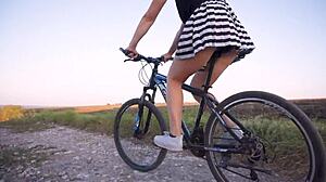 Secretly peeking at the girl who exposes her buttocks while riding a bicycle