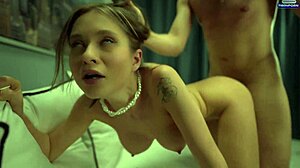 Зачем подглядывать? Теперь трахай свою пышную мачеху жестко