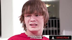 j'y crois pas, la MILF Lauren Phillips branle son beau-fils avec ses seins