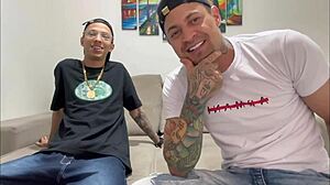 Fodendo cuzinho do helyo sem camisinha, ele gozou muito