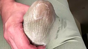 Мачеха умоляет пасынка отсосать огромный хуй после тенниса. Она не сдерживает сперму с грязными разговорами!