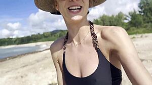 Uau, limpar a praia natural do Oceano Pacífico é tão fofo! 🌊