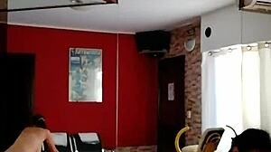 joven desconocido coge a mi mujer por dinero 😏