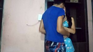 Hermanastra de bragas cortas limpia mi cuarto esperando que su hermanastro se la folle en doggystyle