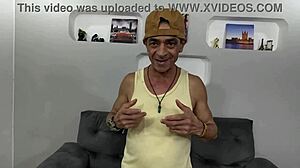 30 anos de porno e a primeira vez que o tiozinho fodeu a anazinha rabuda