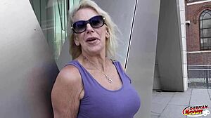 Немецкая скаут - блондинка GILF Бианка жестко трахнута