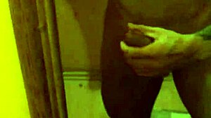 Chris Diamond masturbates and cums for naughty fans 😈