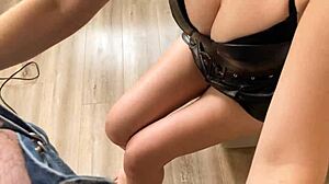 Русская любительница трахает сводную сестру перед свиданием с бойфрендом