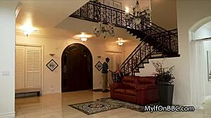 Bored cougar takes massive bbc deep at home for raw action