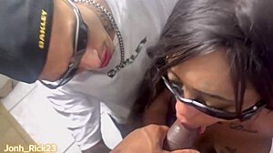 Botei Meu Vizinho Pra Me Chupar E A Namorada Dele Também