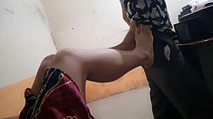 dude, la novia de mi compañero wants to fulfill a fetish, touching herself sexy at work! 😍