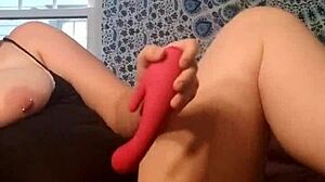 SQUIRTING LESBIAN ACTION! Fat Milf Explodes With Dildo Play