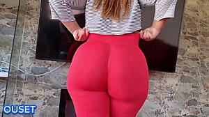 Ώριμη μεγάλη κωλοτρυπίδα κάνει απίστευτα twerk στο πούτσο του θετού γιου