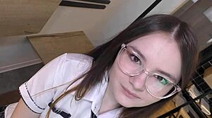 Amateur BBC interracial adolescente Vivien Doll séduit et baise son prof de maths noir