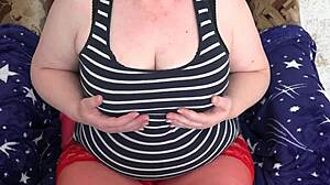 Wow! Curvy milf sneaks into toilet for wild webcam tit play