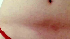 Brincando com thong e cock na webcam?