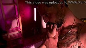 A twenty-year-old woman discovers pleasure with a mature man.