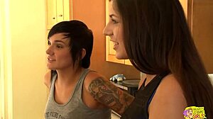 Epic Lesbian Threesome with Rare Kissing and Licking Action!