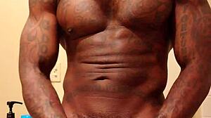 Hallelujah Johnson worships big black hairy cock 😍 follow for more!