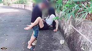 Pelajar Jepun Kongkek Pacar Awam di Taman Pertunjukan Liar