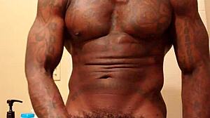 Hallelujah Johnson worships big black hairy cock 😍 follow for more!