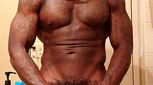 Hallelujah Johnson worships big black hairy cock 😍 follow for more!