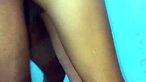 Amigo ofrece a su esposa como depósito de esperma para una bbc negra