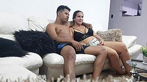 Estamos viendo peliculas y la zorra empieza a chuparme la polla! Parte 1. Crazy night! 😜