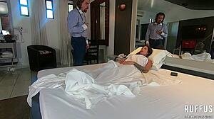 Paciente Ana Rothbard Seduces Doctor in Hospital Room