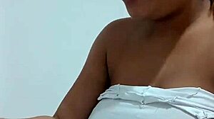 I masturbate while my wife does her nails