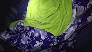 oye, la mama de mi mejor amigo está en su habitación