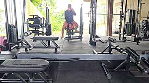 Fodi hot brunette Kel Macettare at condo gym