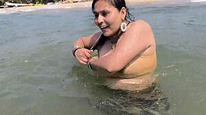 Desi Puja Bhabhi mocno pieprzy nad rzeką