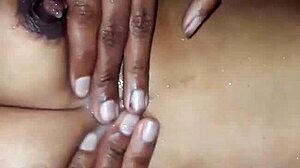 Te quiero comer ese culito, latina colombiana, con ese gran trasero natural