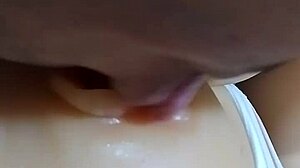 Comiéndole el coño a esta venezolana bien sabroso ella me dijo que si novio no le hechaba la leche adentro