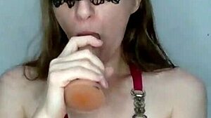 Loirinha Safadinha, wanna see my naughty solo moves tonight?