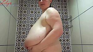 Huge bouncy natural tits on this chubby babe, can’t stop staring! 😍