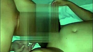 dois novinhos se revezam na karina com tesão