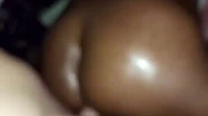 I fucked that ebony milf novinha with a big cumshot, traficante style.