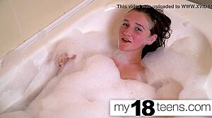 Babe boldly masturbates to orgasm in bath