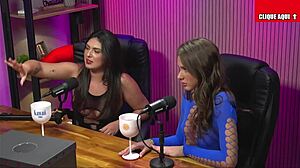 blonde babe cums hard with vibrator in her pussy 😍