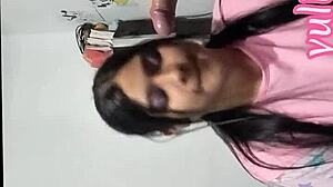 饥渴继母诱惑继子吞下每一滴！真实家庭动作！