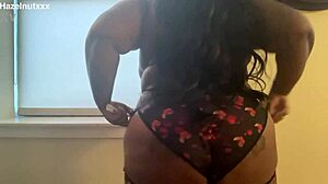 Hazelnutxxx smears her ebony face with cum in a bikini