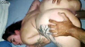 Novinha de 18 anos se mostra apaixonada em ação