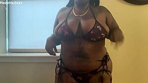 Hazelnutxxx smears her ebony face with cum in a bikini